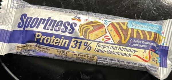 Fotografie - Sportrness protein 31% riegel mit birthday cake geschmack dm