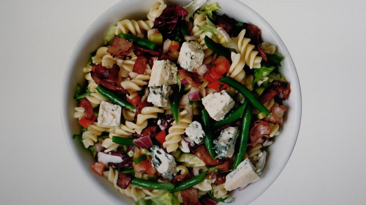 Fotografie - Blue Cheese Bacon Pasta Puzzle Salads