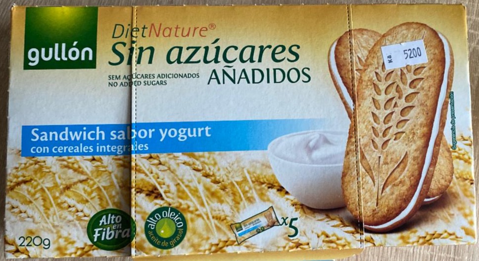 Fotografie - Whole grains breakfast biscuits with yogurt flavoured filling Gullón