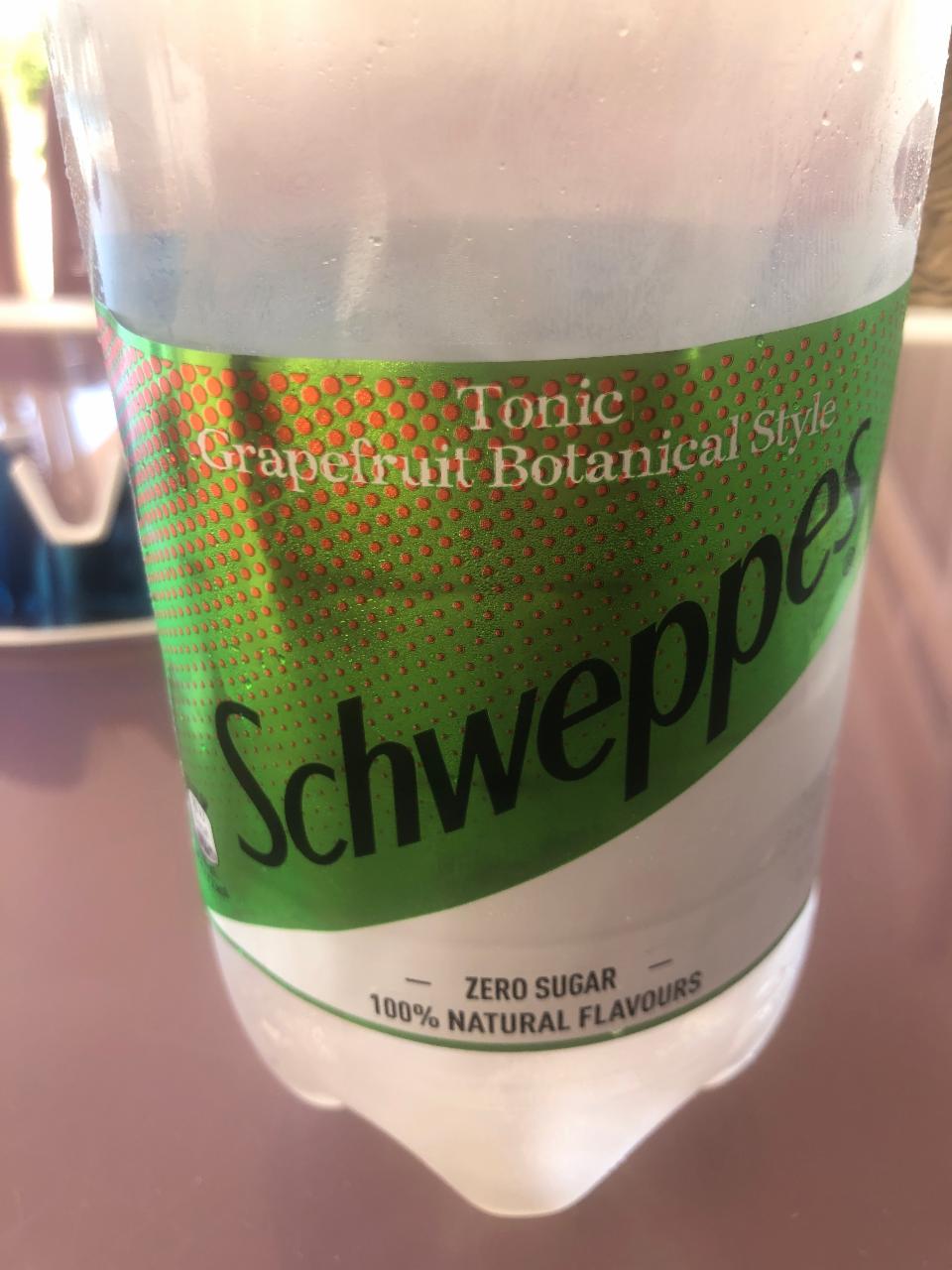 Fotografie - Schweppes Tonic Grapefruit Botanical Style Zero Sugar