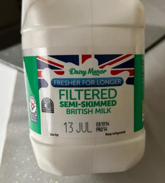 Fotografie - Filtered Semi-Skimmed British Milk Dairy Manor