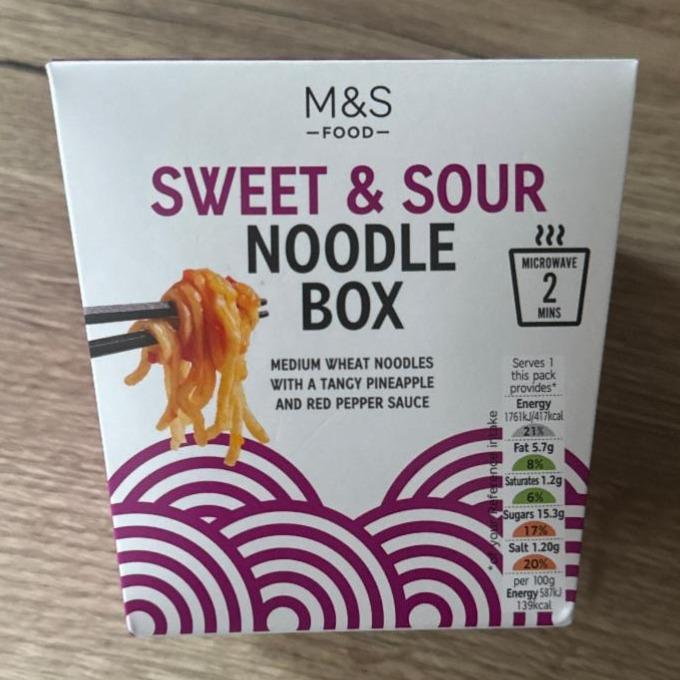 Fotografie - Sweet & Sour Noodle Box M&S Food