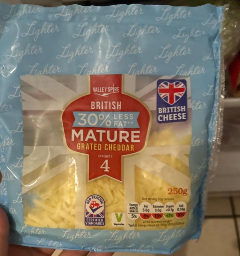 Fotografie - British 30% less fat mature grated cheddar Valley Spire