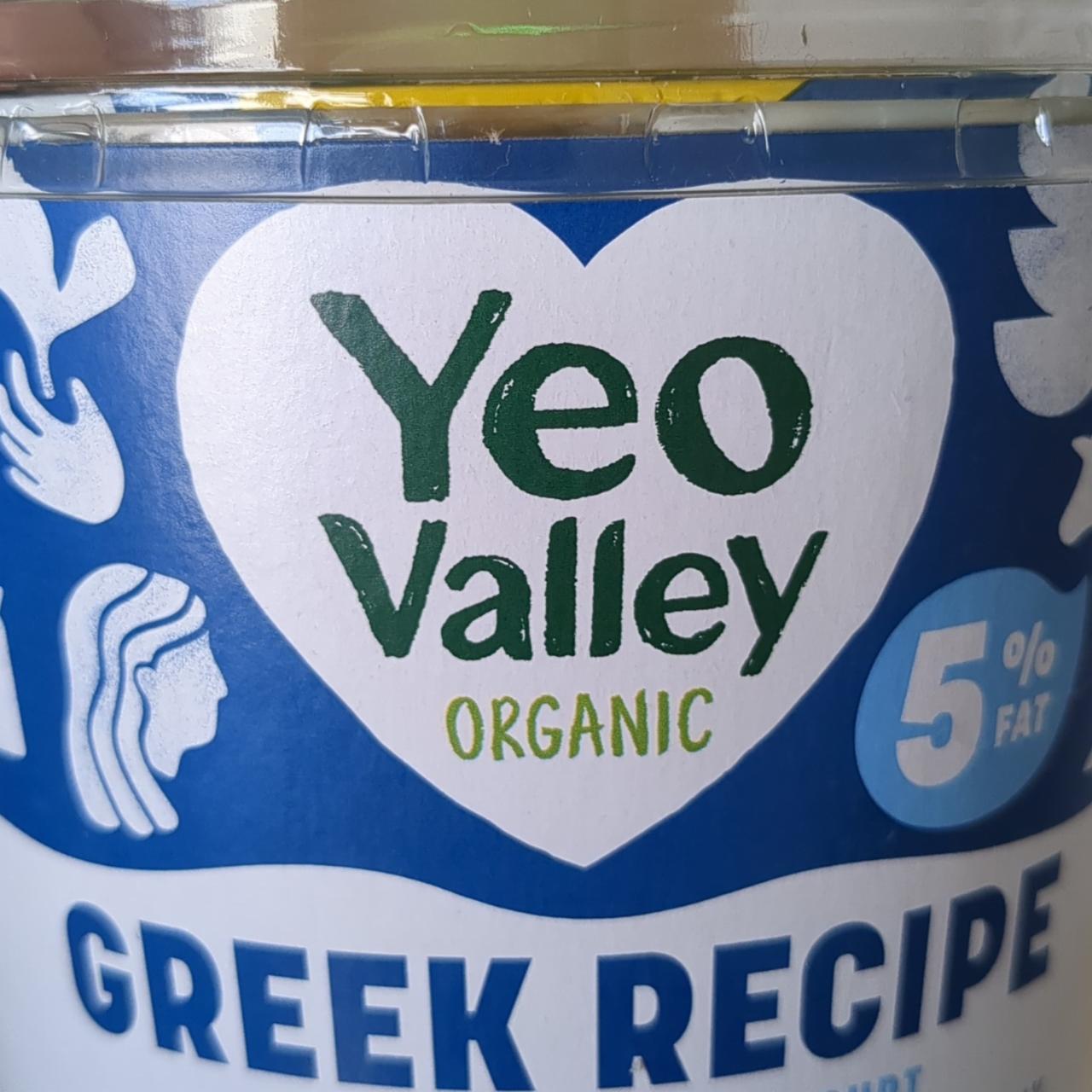 Fotografie - Organic greek recipe strained natural yogurt 5% fat Yeo valley