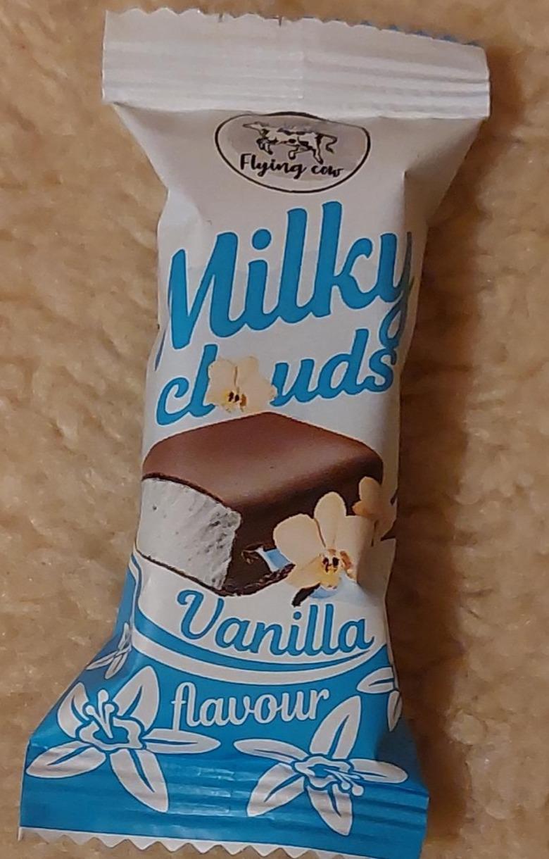 Fotografie - Milky clouds Vanilla flavour Flying cow