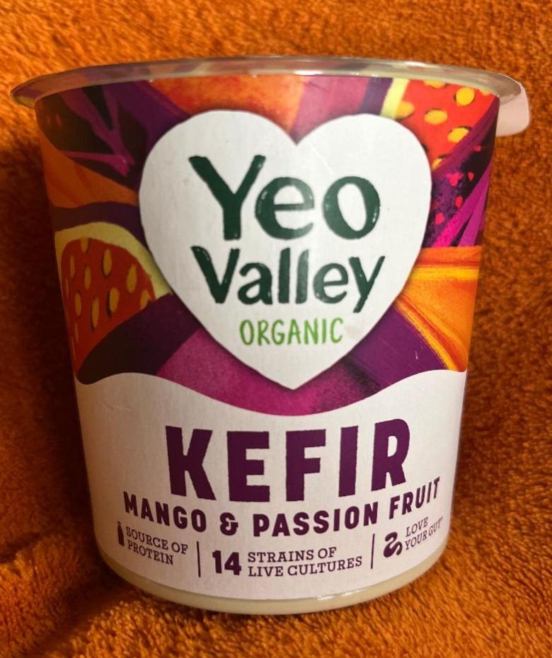 Fotografie - Kefir Mango & Passion Fruit Yeo Valley