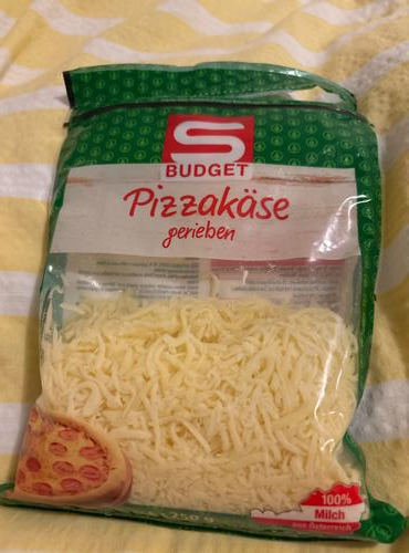 Fotografie - Pizza käse gerieben S Budget