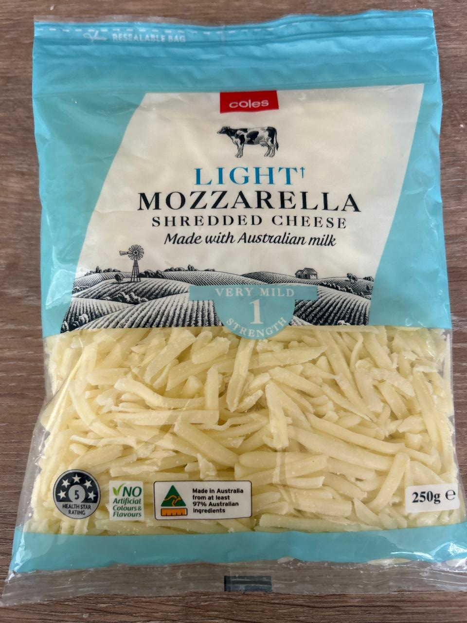 Fotografie - Mozzarella light shredded cheese Coles