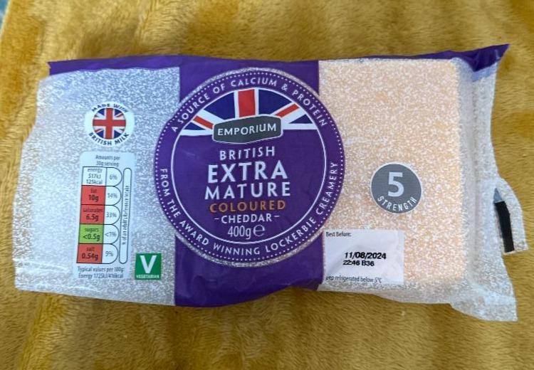 Fotografie - British Extra mature coloured Cheddar Emporium