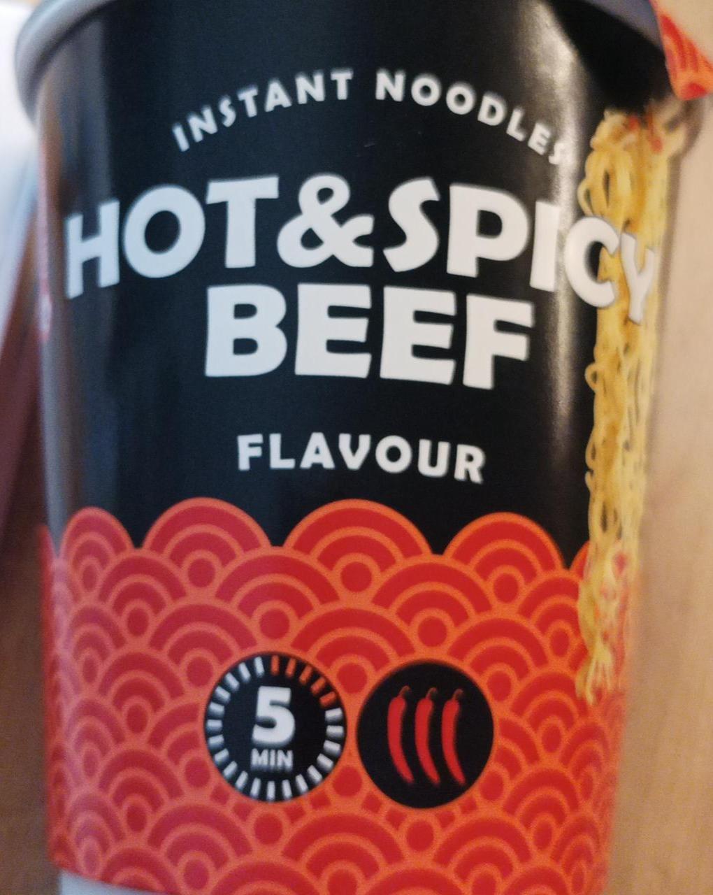 Fotografie - Instant noodles hot & spicy beef flavour Tummie time