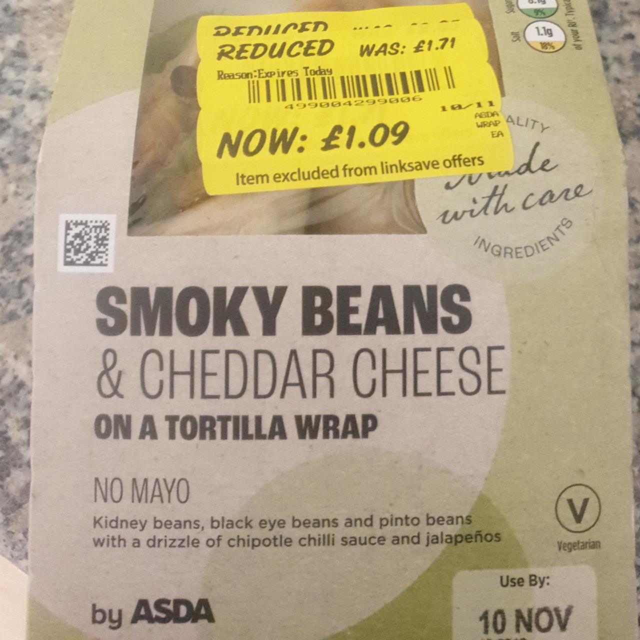 Fotografie - Smoky beans & Cheddar cheese on a tortilla wrap Asda