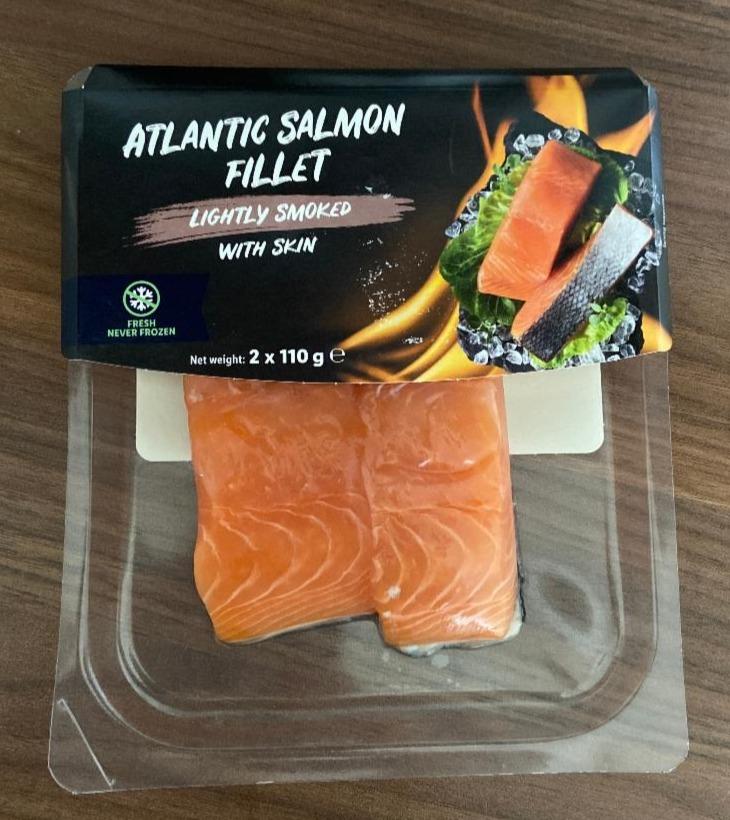 Fotografie - Atlantic salmon fillet Lightly smoked with skin