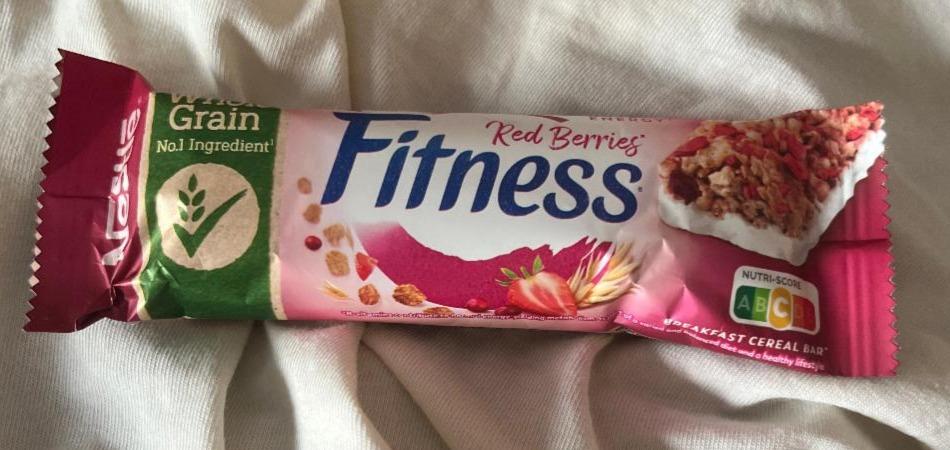 Fotografie - Fitness Red Berries Breakfast Cereal Bar Nestlé