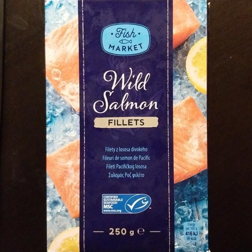 Fotografie - Wild salmon fillets Fish market