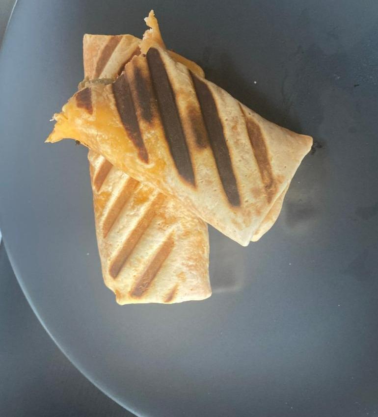 Fotografie - Tortilla z kurczakiem i kostkami sera Twoje bistro