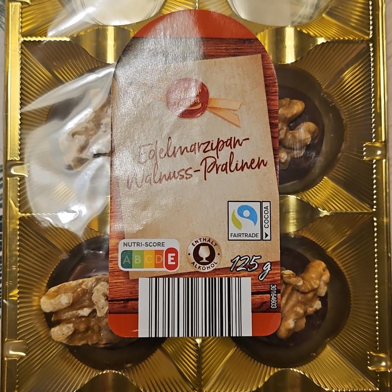 Fotografie - Edelmarzipan-Walnuss-Pralinen