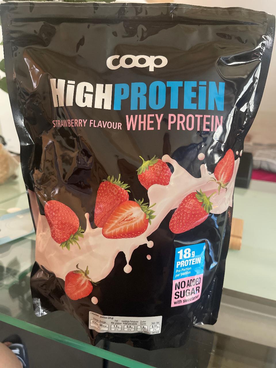 Fotografie - HighProtein Strawberry Flavour Whey Protein coop