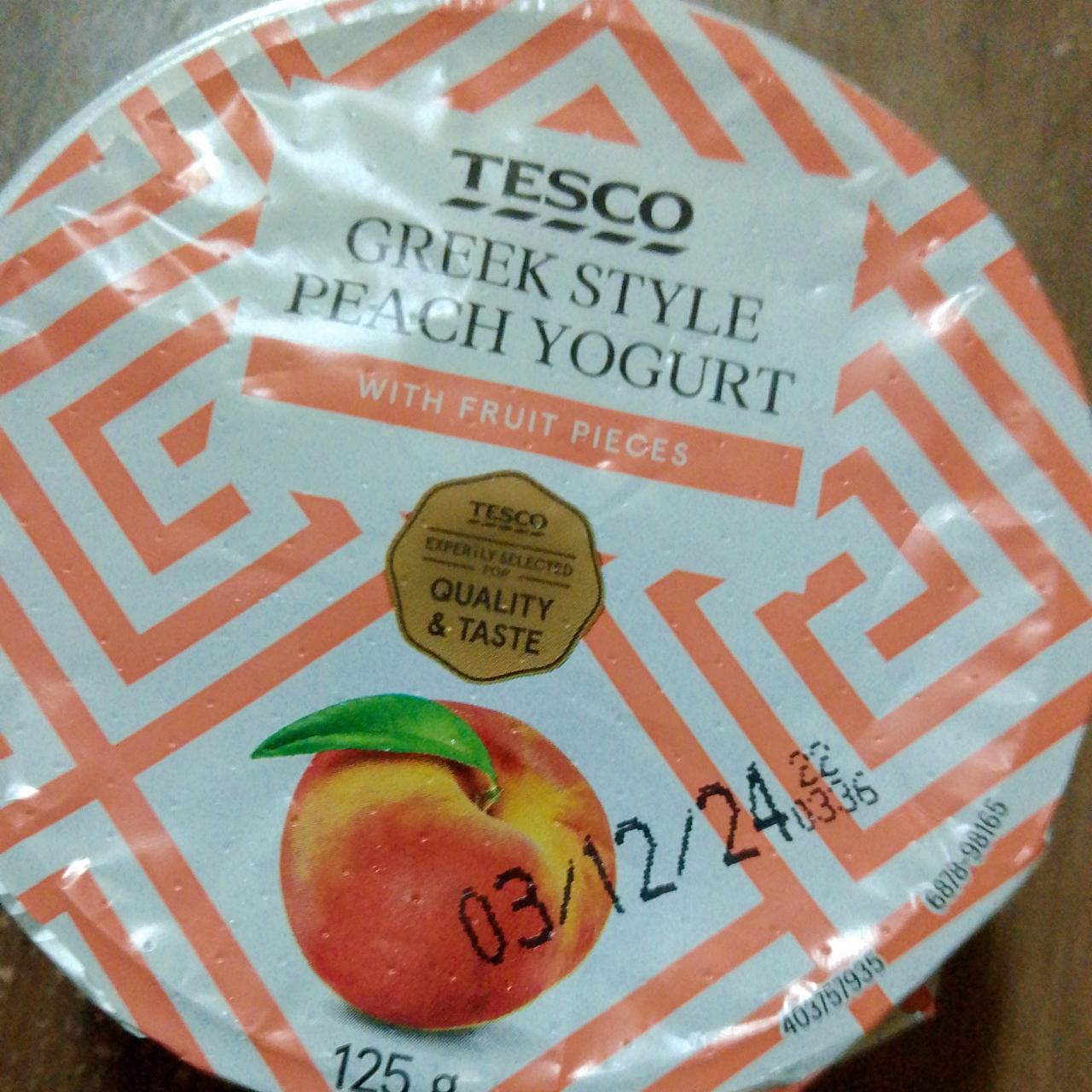 Fotografie - Greek style peach yogurt with fruit pieces Tesco