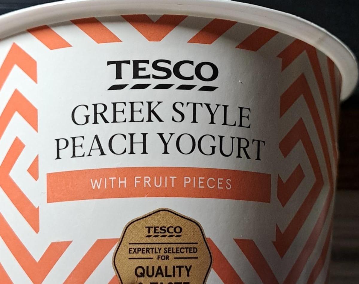 Fotografie - Greek style peach yogurt with fruit pieces Tesco