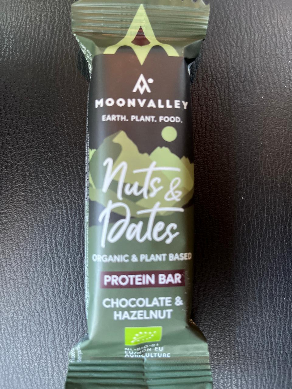 Fotografie - Nuts & Dates Protein Bar Chocolate & Hazelnut Moonvalley