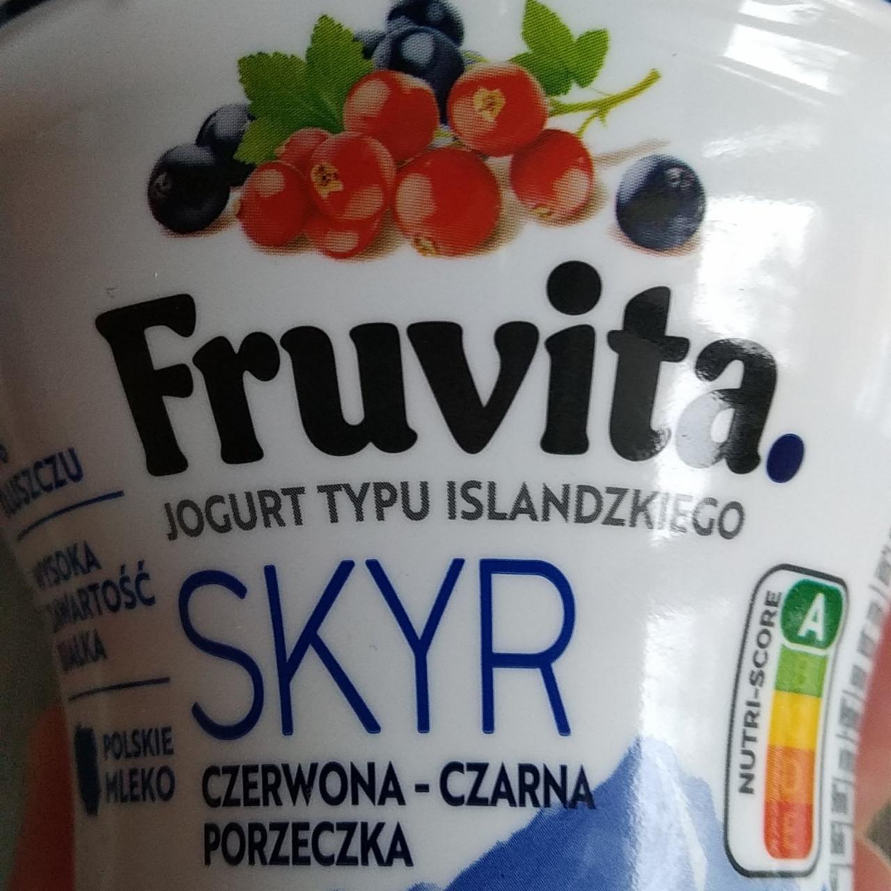 Fotografie - Skyr czerwona-czarna porzeczka FruVita