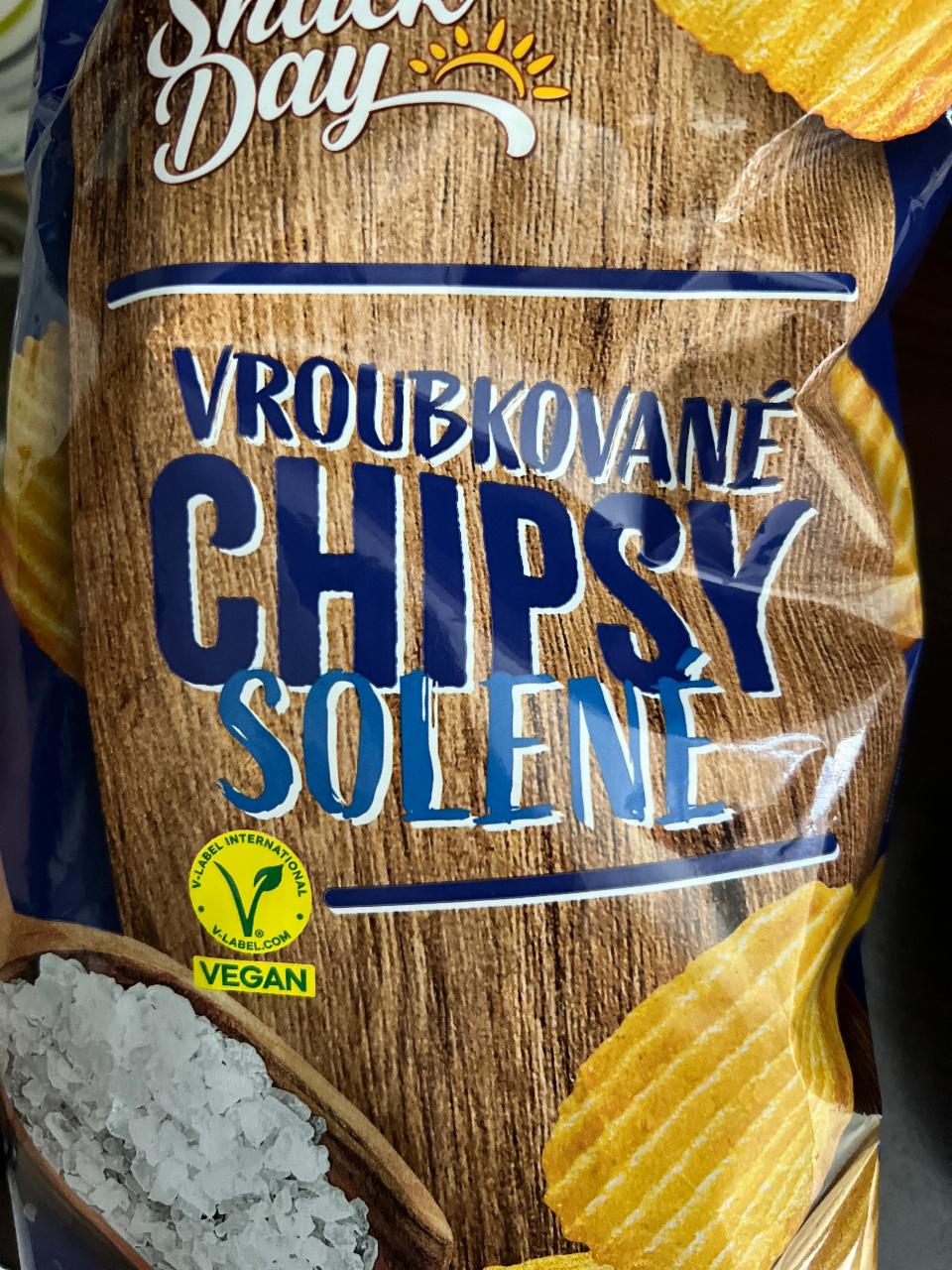 Fotografie - vroubkované chipsy solené Snack Day