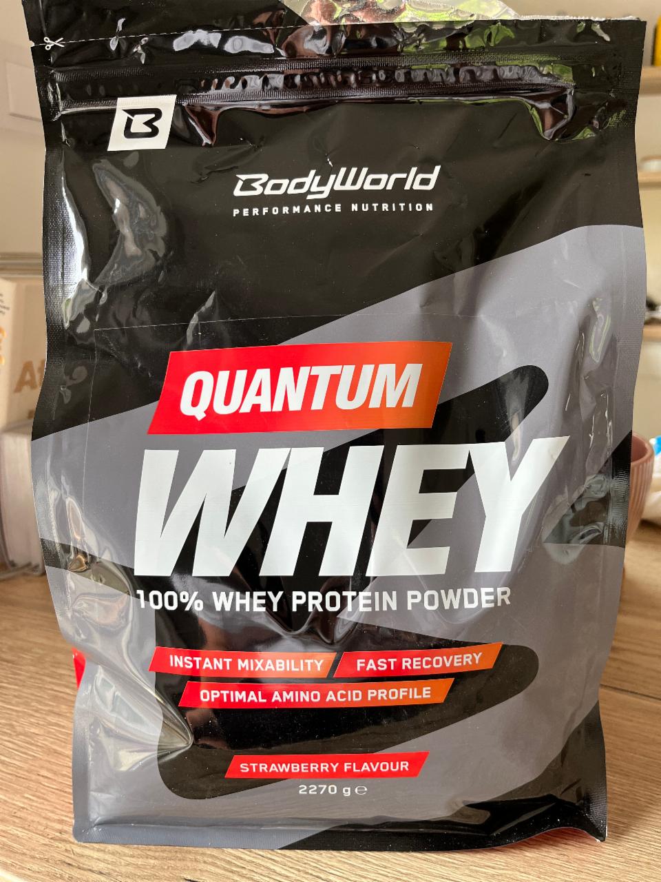 Fotografie - Quantum Whey Protein Powder Strawberry BodyWorld