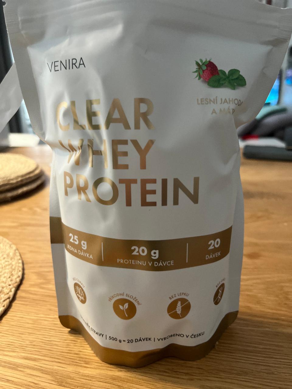 Fotografie - Clear whey protein drink lesní jahoda a máta Venira