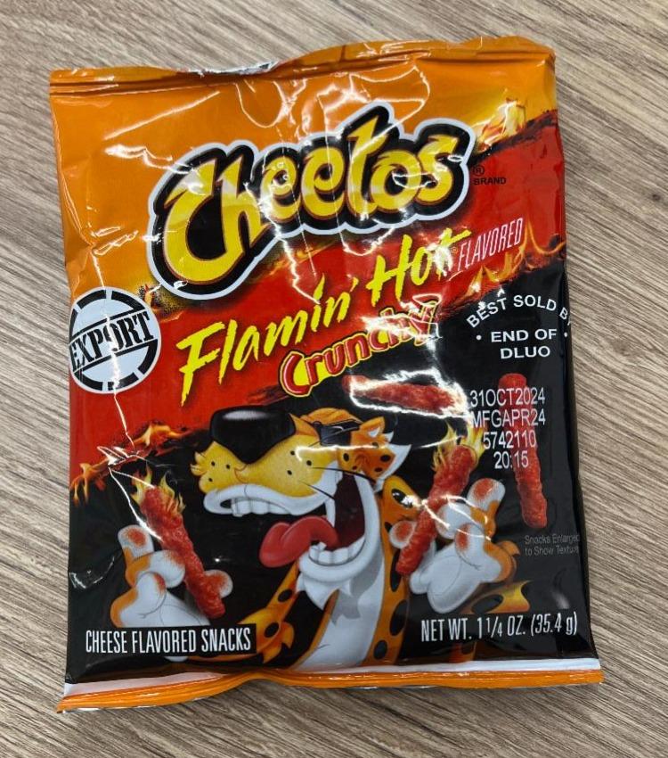 Fotografie - Cheese Flavored Snacks Crunchy Flamin' Hot Cheetos