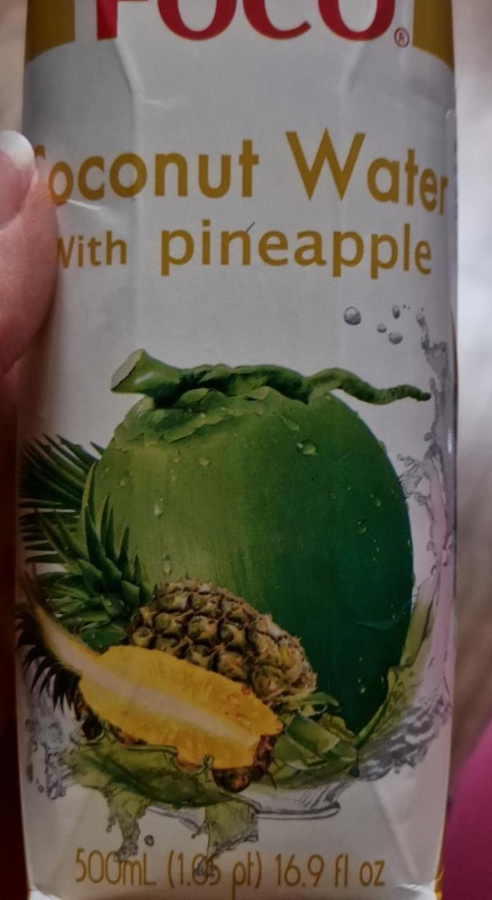 Fotografie - Coconut Water With Pineapple Foco