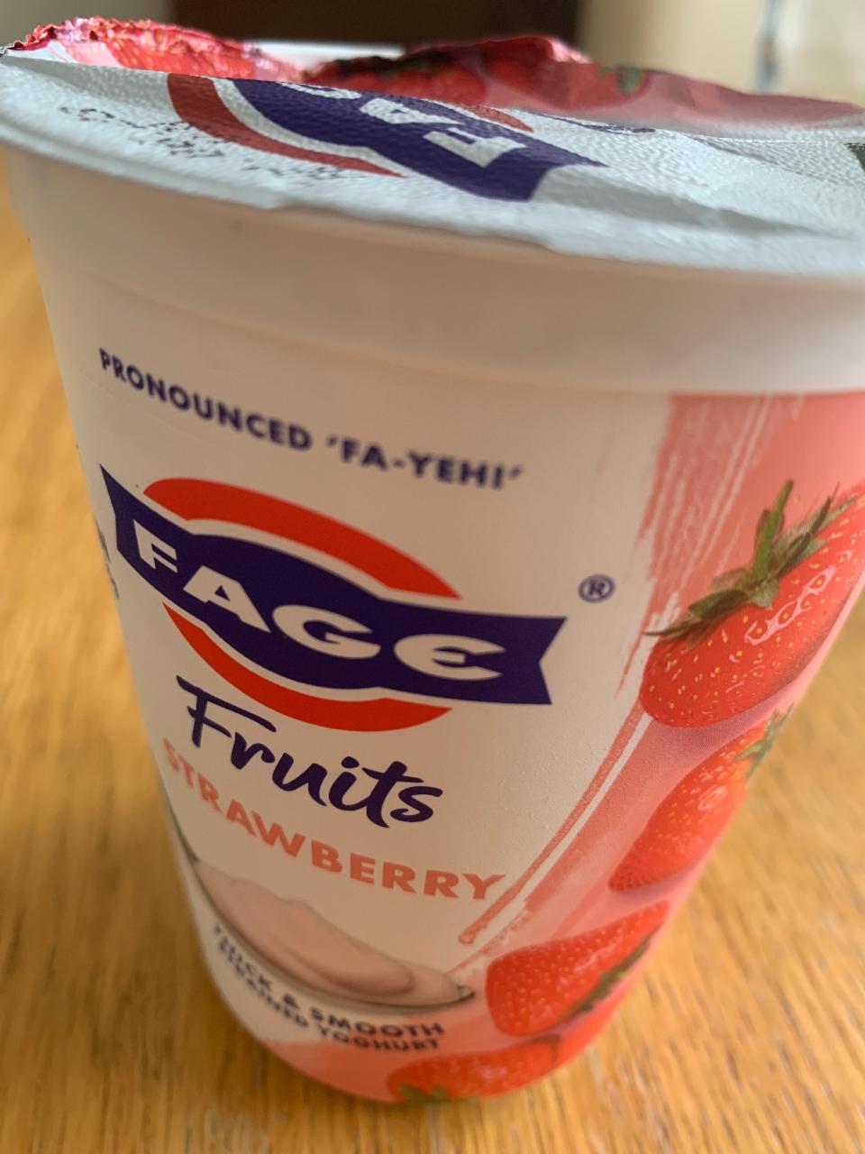 Fotografie - Fruits Strawberry Fage