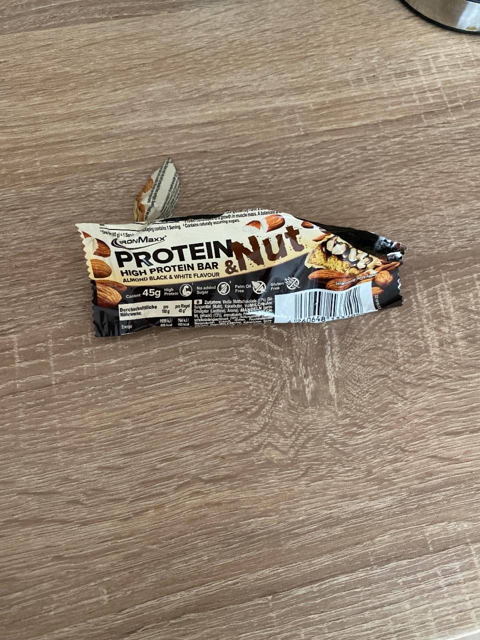 Fotografie - Protein & Nut IronMaxx almond black and white flavour