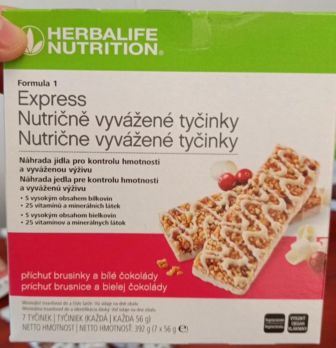 Fotografie - Formula 1 Express Nutričně vyvážené tyčinky brusinky a bílá čokoláda Herbalife Nutrition