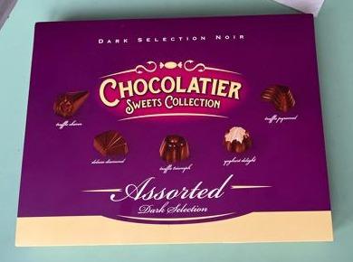 Fotografie - Assorted Dark Selection Chocolatier Sweets Collection