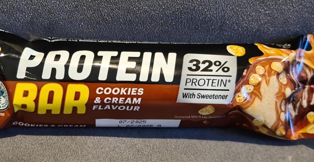 Fotografie - Protein Bar Cookies & Cream Flavour Healthy Food Supplements